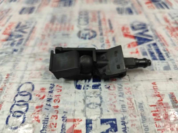 6E0955985B | Ön Cam Su Fıskiye Memesi | VW Bora, Golf, Jetta, Passat, Polo - Seat Cordoba VAG