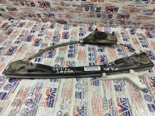 5C6839462A | VW Jetta Arka Sağ Kapı Cam Mekanizması VAG