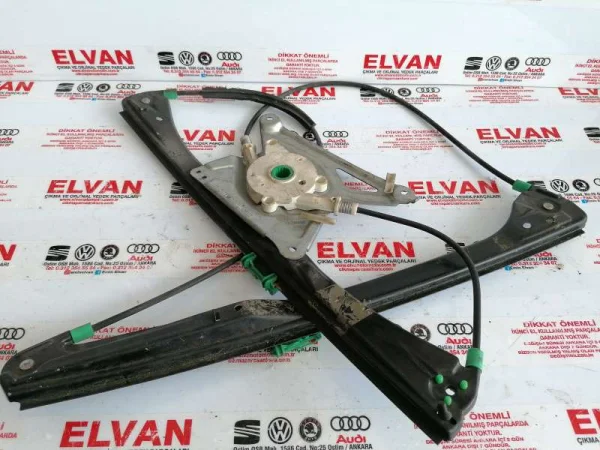 8D0837398D | Kapı Kilit Karşılığı VAG