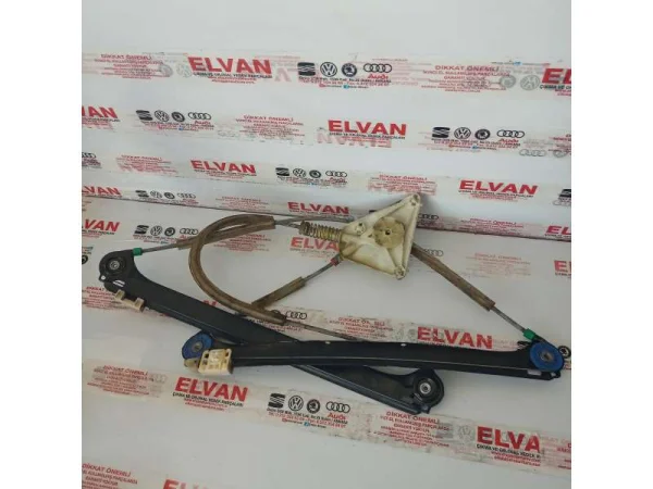 8P3837462 | Audi A3 Ön Sağ Cam Krikosu VAG
