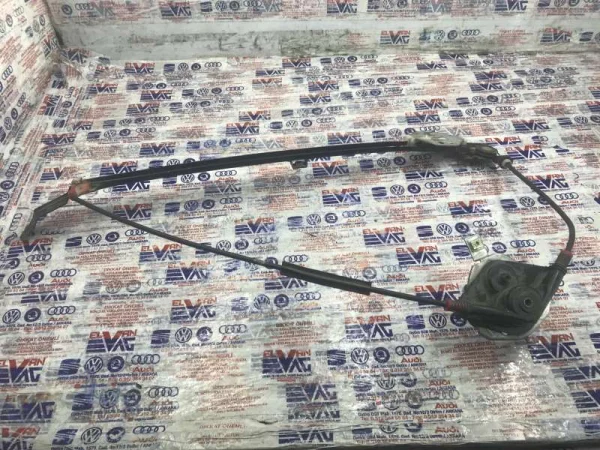 701837502F | Manuel Sağ Cam Krikosu | VW Caravelle, Transporter VAG