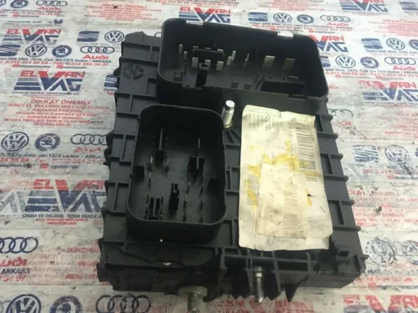 1K0937124H | Sigorta Kutusu | VW Caddy, Golf, Touran - Audi A3 VAG