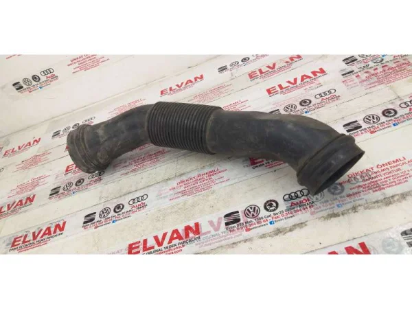 058129627P | Motor Havalandırma Borusu VAG