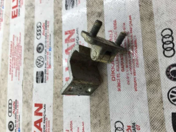 6U0827301A | Skoda Felicia Arka Kapı Menteşesi VAG