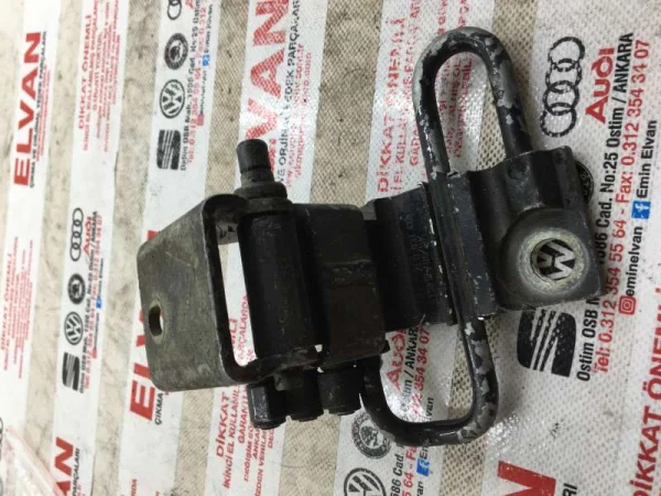 7L0831412 | VW Touareg Ön Sağ Alt Kapı Menteşesi VAG