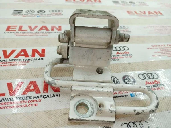 1P0833412A | Arka Kapı Alt Menteşesi | Seat Altea, Leon VAG