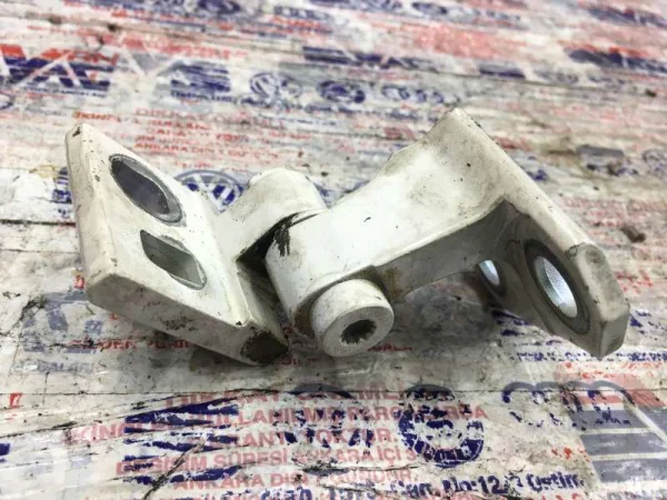 1K9833401E | Sol Arka Kapı Üst Menteşesi | VW Golf, Jetta, Vento VAG