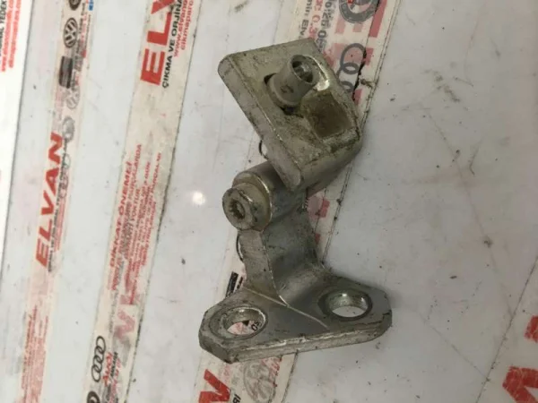 1K9833402B | Sağ Arka Kapı Menteşesi VAG