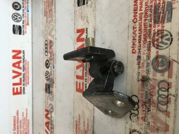 1K9833402C | Arka Kapı Üst Menteşesi | VW Golf, Jetta VAG