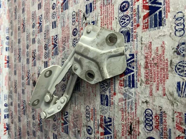 1T0823301F | Sol Kaput Menteşesi | VW Caddy, Touran VAG