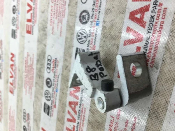 8K0831401E | Arka Sol Üst Kapı Menteşesi | Audi A1, A4, A5, Q5 - Skoda Octavia VAG