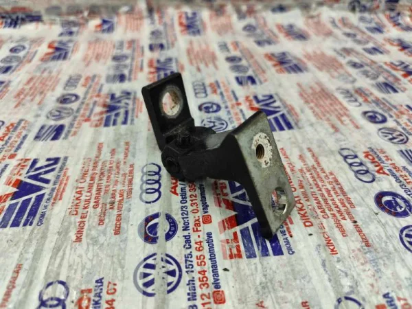 8K0831401K | Sol Kapı Alt Menteşesi | Skoda Fabia, Rapid VAG