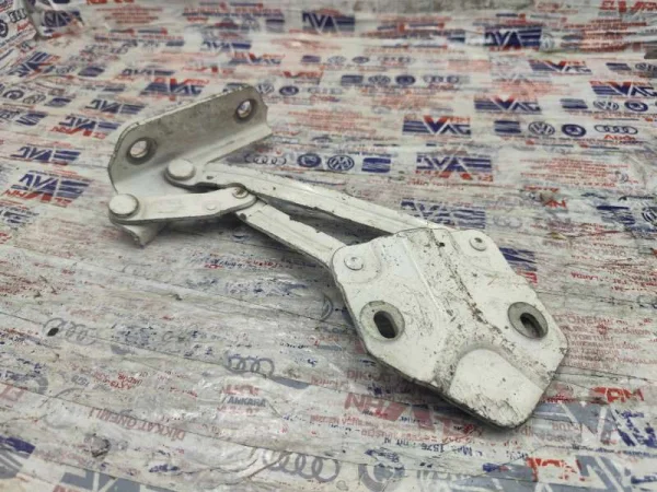 1T0823301E | Sol Kaput Menteşesi | VW Caddy, Touran VAG