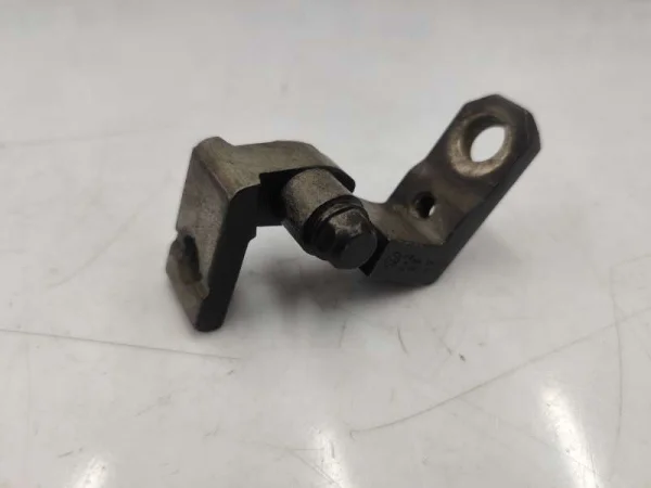 6Q0831402C | Sağ Ön Üst Kapı Menteşesi | VW Caddy, Polo, Touran VAG