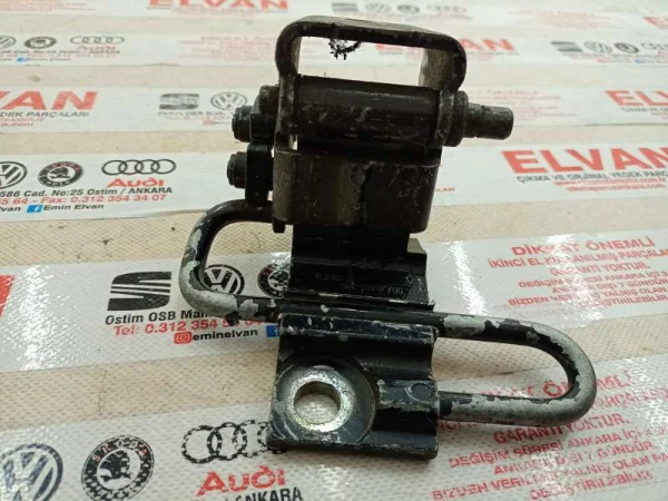 7L0833412 | VW Touareg Arka Sağ Kapı Menteşesi VAG