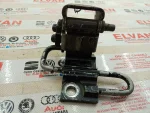 7L0833412 | VW Touareg Arka Sağ Kapı Menteşesi - 1