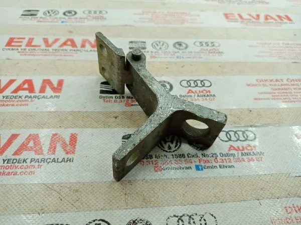 893831401 | Audi 80 Serisi Arka Kapı Menteşesi VAG