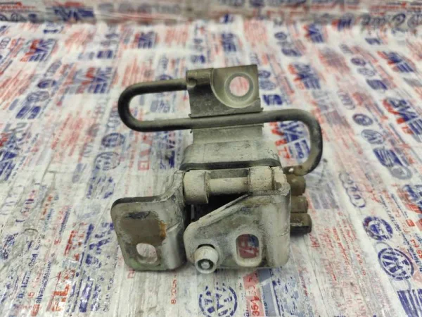 1K0831412Q | Ön Sağ Kapı Menteşesi | VW Golf, Jetta VAG