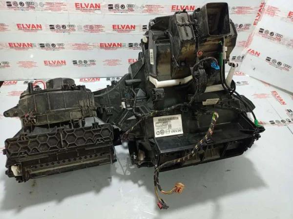 5QH816005D | Kalorifer Kutusu VAG