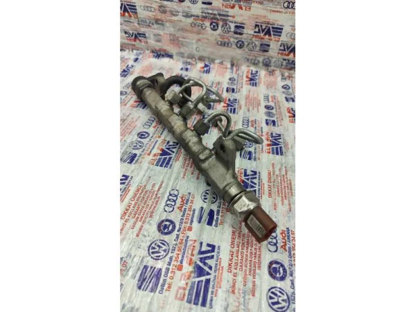 03L130089P | Yakıt Dağıtıcı Borusu | VW Caddy, Eos - Audi A3, TT - Seat Altea, Leon VAG