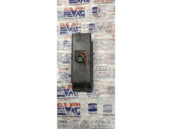 6R0867255D | VW Polo Sol Ön Kapı Cam Düğme Yuvası VAG