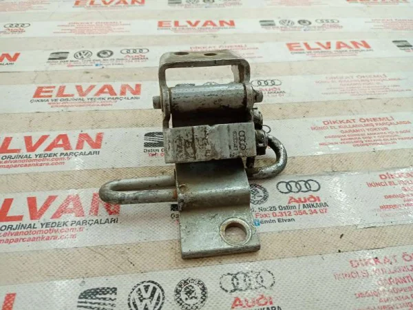 8D0831411B | Audi A4 Kapı Menteşesi VAG