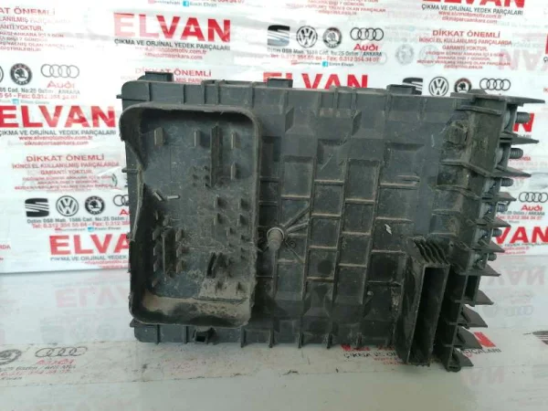1K0937125D | Sigorta Kutusu | VW Caddy, Eos - Audi A3, Q3 - Seat Altea, Leon VAG
