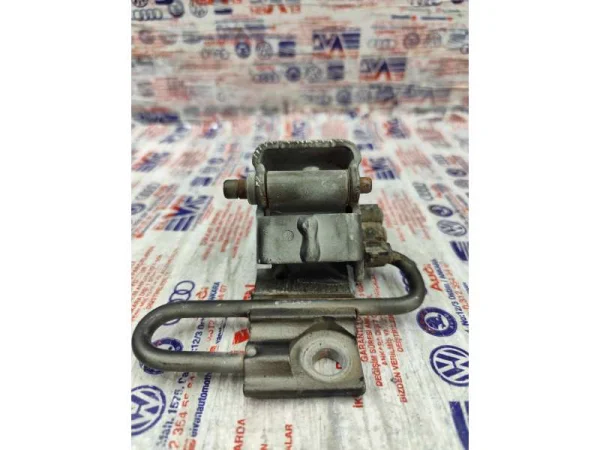1T0831411A | Sol Kapı Menteşesi | VW Caddy, Touran VAG
