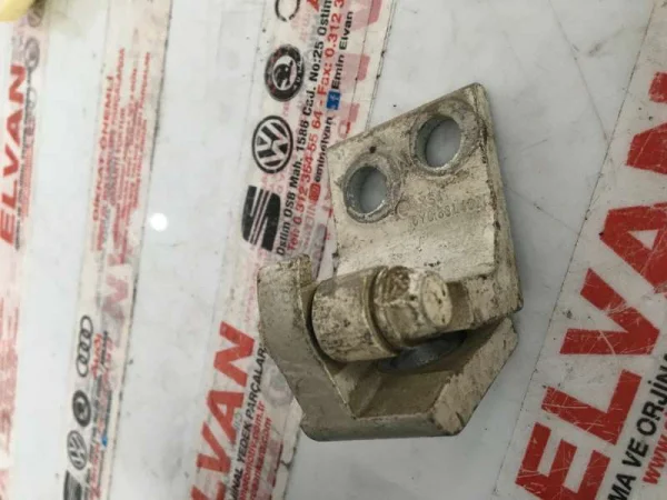 6Y0831402D | Skoda Fabia Ön Sağ Kapı Menteşesi VAG