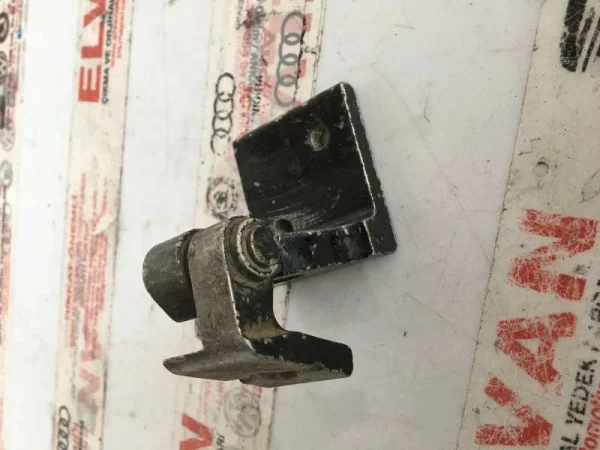 8D0831401A | Audi A4 Kapı Menteşesi VAG