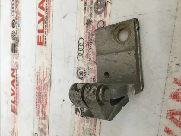 8D0833401A | Audi A4 Arka Sol Kapı Menteşesi VAG
