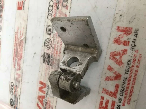 8D0833402A | Audi A4 Arka Kapı Üst Menteşesi VAG