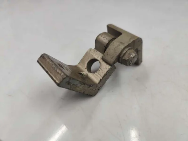 1Z0833412B | Skoda Octavia Arka Sağ Kapı Menteşesi VAG