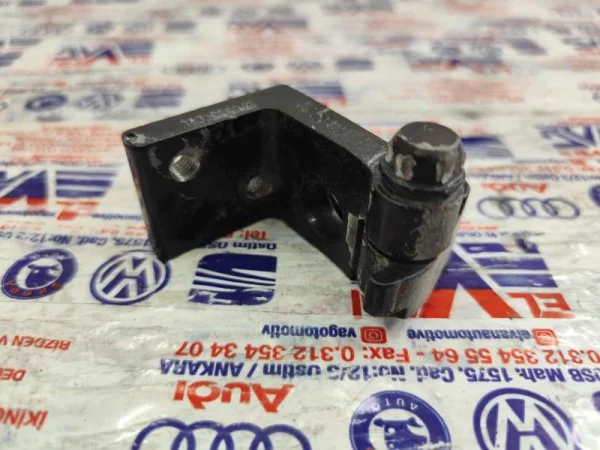 5P0833402C | Arka Sağ Kapı Menteşesi | Seat Altea, Leon, Toledo VAG