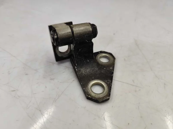 3C0831401D | Ön Sol Üst Kapı Menteşesi | VW CC, Eos, Golf, Passat VAG