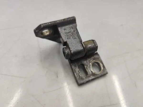1K0831402L | Ön Sağ Üst Kapı Menteşesi | VW Golf, Jetta VAG