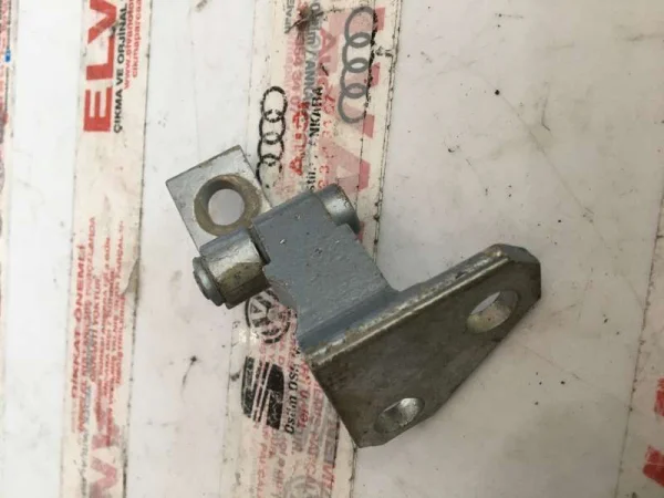 3C4833402A | VW Passat Arka Kapı Menteşesi VAG