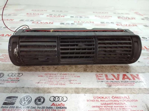 8D1820951 | Audi A4 Orta Havalandırma Izgarası VAG