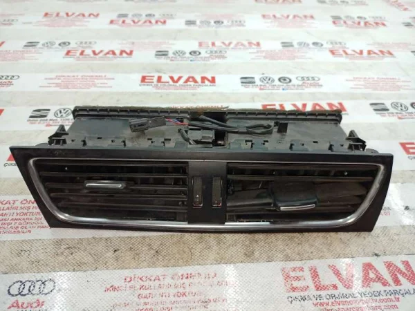 8T1820951C | Orta Konsol Havalandırma Izgarası | Audi A4, A5 VAG