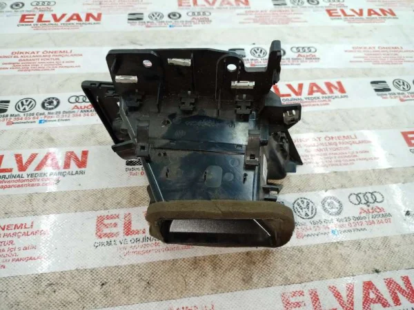 3G1819701E | VW Passat Sol Ön Havalandırma Izgarası VAG