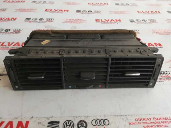 4D0820951 | Audi A8 Orta Havalandırma Izgarası VAG