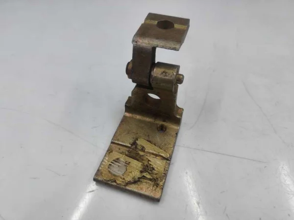 8D0831401B | Audi A4 Kapı Menteşesi VAG