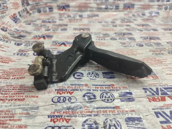 2K0843336A | VW Caddy Sürgülü Sağ Orta Kapı Makarası VAG
