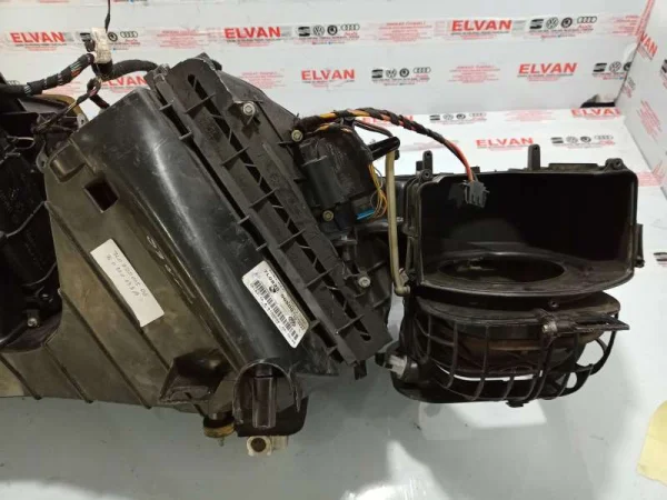 7L0820005DG | Kalorifer Kutusu VAG