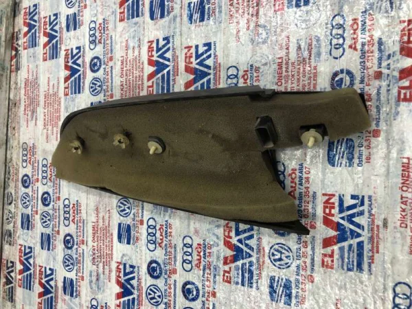 2K0837974 | VW Caddy Sağ İç Ayna Kapağı VAG