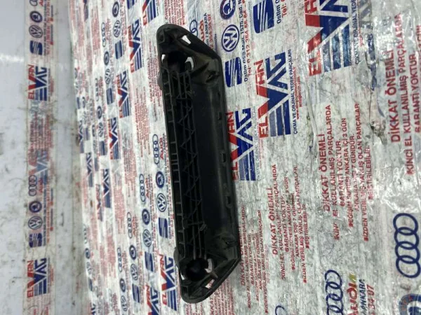 7H0867180B | VW Transporter İç Kapı Tutamak Alt Parçası VAG
