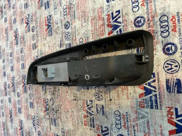 1K4868050B | Ön Sol Kapı İç Açma Kolu Çerçevesi | VW Golf, Jetta VAG