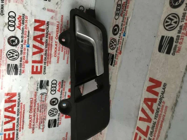 8E2837020A | Sağ Ön İç Kapı Kolu VAG