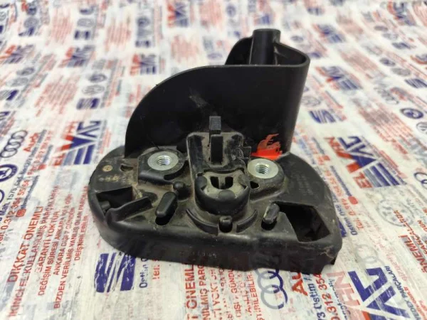 2K0843603 | Sürgülü Sol Kapı Kilit Karşılığı | VW Caddy, Transporter VAG
