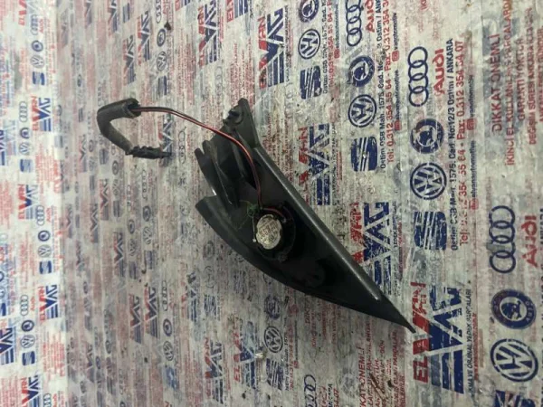 3B0837994 | VW Passat Sağ Ön Kapı Tweeter Kapağı VAG